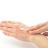 あかぎれを治す効果的な方法｜ひび割れた手を潤す３パターンの湿潤療法